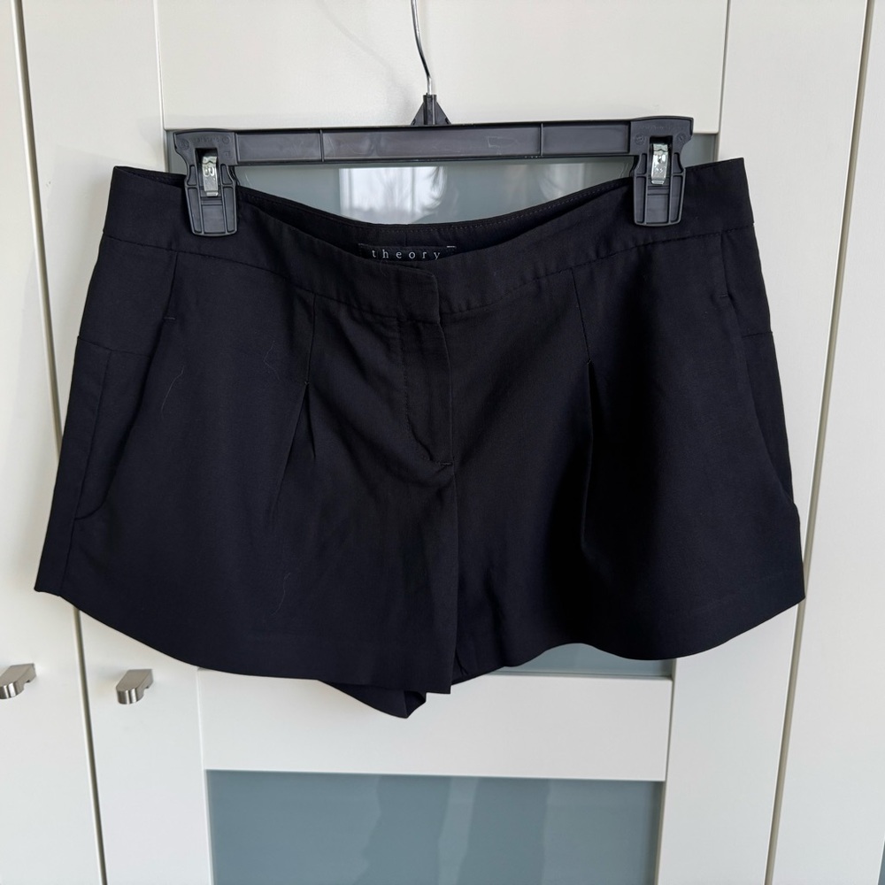 Theory- Women's Elegant Black Shorts; Size 8
